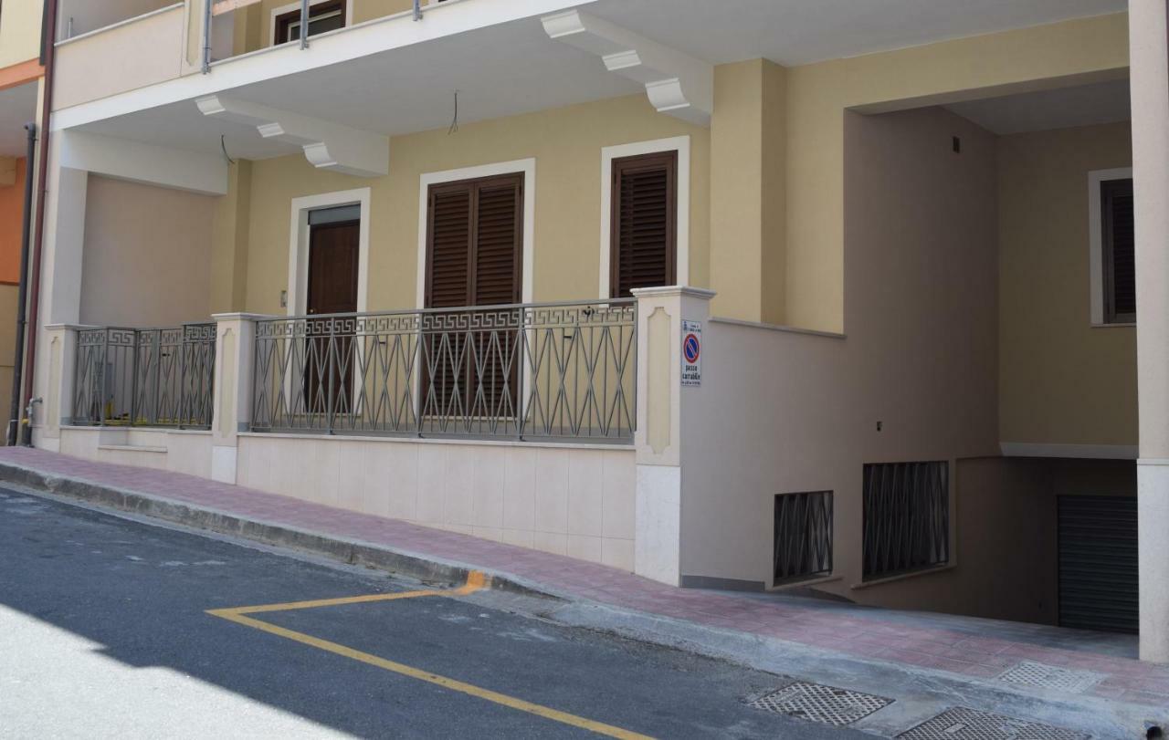 Casa Vacanze Lombardo Santa Teresa Di Riva Eksteriør billede